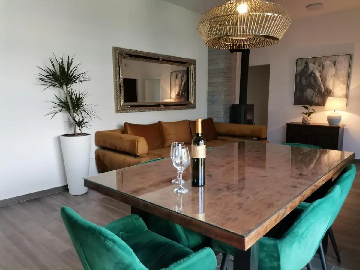 Luxury Apartment Tamaris By The Sea Nin 0*,