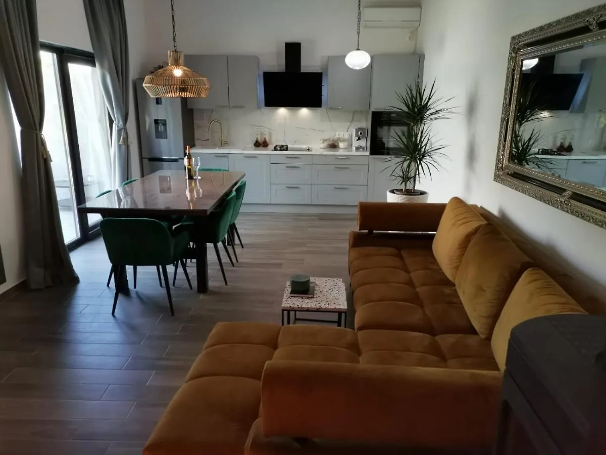 Luxury Apartment Tamaris By The Sea Nin